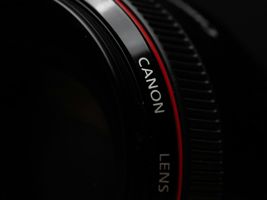 A close up of a canon Lens