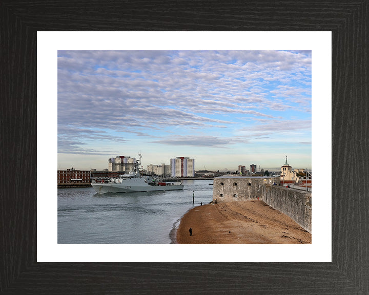 HMS Medway P223 | Photo Print | Framed Print | River Class | Patrol Vessel | Royal Navy - Hampshire Prints