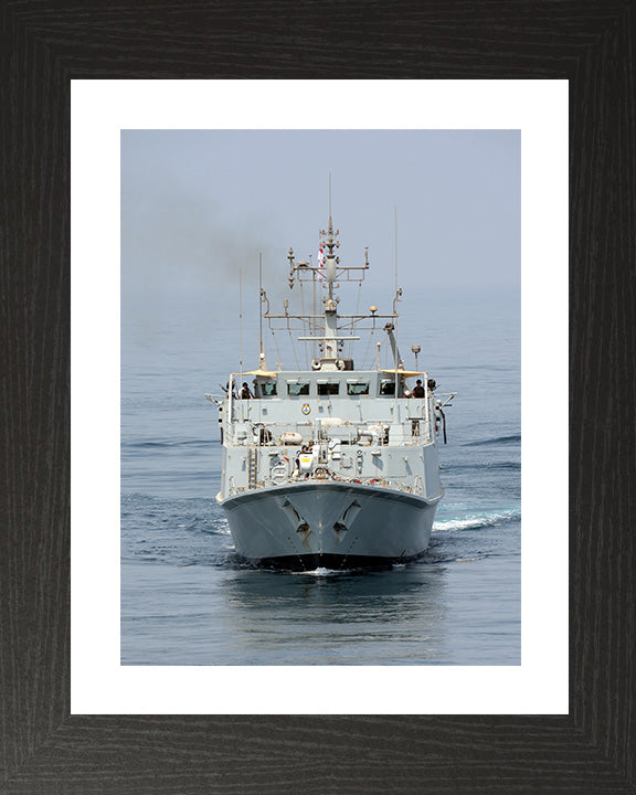 HMS Shoreham M112 Royal Navy Sandown class minehunter Photo Print or Framed Print - Hampshire Prints