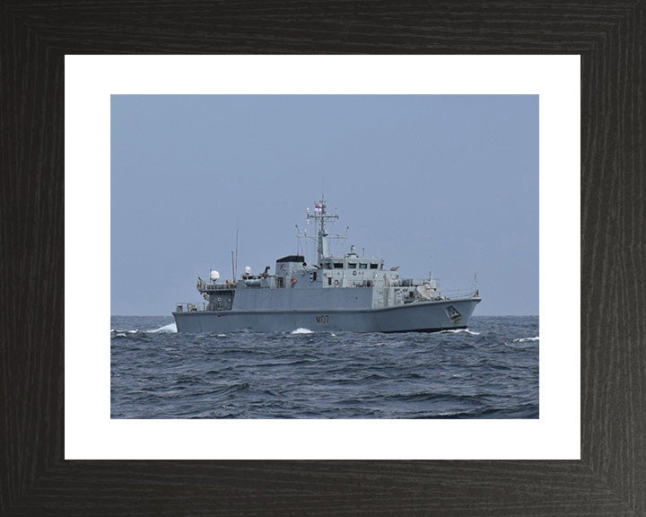 HMS Pembroke M107 Royal Navy Sandown class minehunter Photo Print or Framed Print - Hampshire Prints