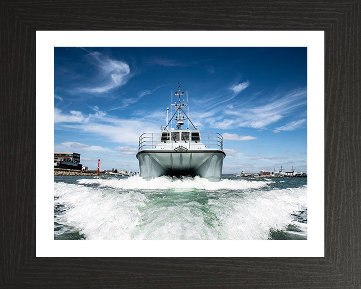 HMS Magpie H130 | Photo Print | Framed Print | Coastal Survey Vessel | Royal Navy - Hampshire Prints