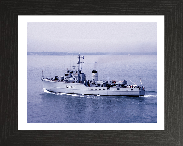 HMS Hubberston M1147 Royal Navy Ton-Class Minesweeper Photo Print or Framed Print - Hampshire Prints