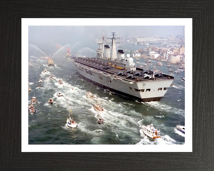 HMS Invincible R05 | Photo Print | Framed Print | Invincible Class | Aircraft Carrier | Royal Navy - Hampshire Prints