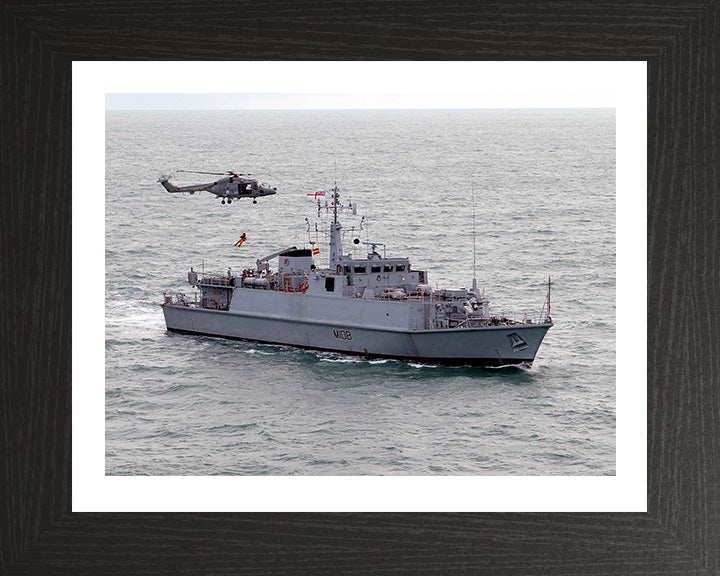 HMS Grimsby M108 Royal Navy Sandown class minehunter Photo Print or Framed Print - Hampshire Prints