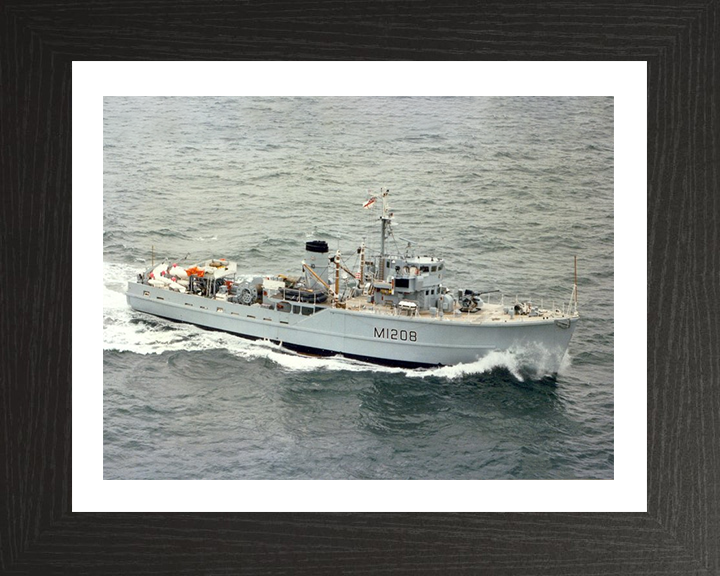 HMS Lewiston M1208 | Photo Print | Framed Print | Ton Class | Minesweeper | Royal Navy