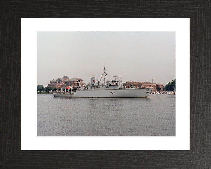 HMS Chiddingfold M37 Royal Navy Hunt class minehunter Photo Print or Framed Print - Hampshire Prints