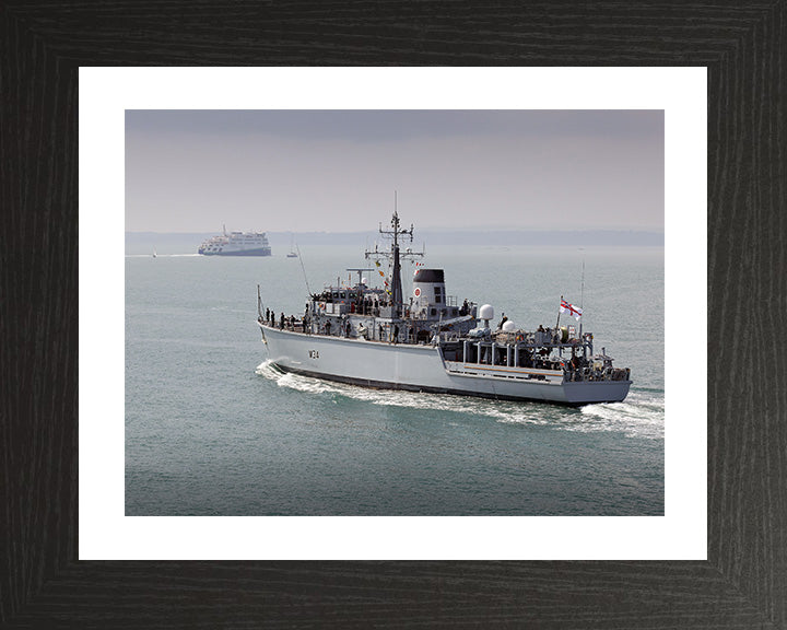 HMS Middleton M34 Royal Navy Hunt class mine countermeasures vessel Photo Print or Framed Print - Hampshire Prints