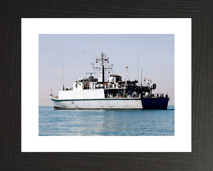 HMS Blyth M111 Royal Navy Sandown class minehunter Photo Print or Framed Print - Hampshire Prints