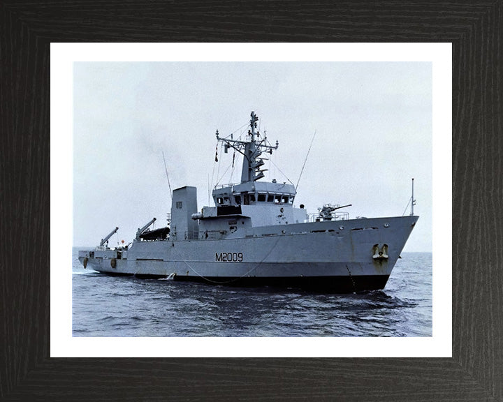 HMS Itchen M2009 Royal Navy River class minesweeper Photo Print or Framed Print - Hampshire Prints