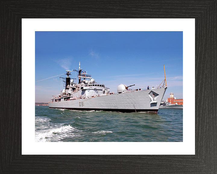 HMS Nottingham D91 Royal Navy Type 42 destroyer Photo Print or Framed Print - Hampshire Prints