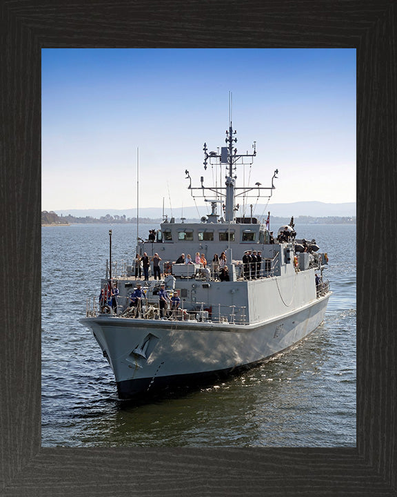 HMS Pembroke M107 | Photo Print | Framed Print | Sandown Class | Minehunter | Royal Navy - Hampshire Prints