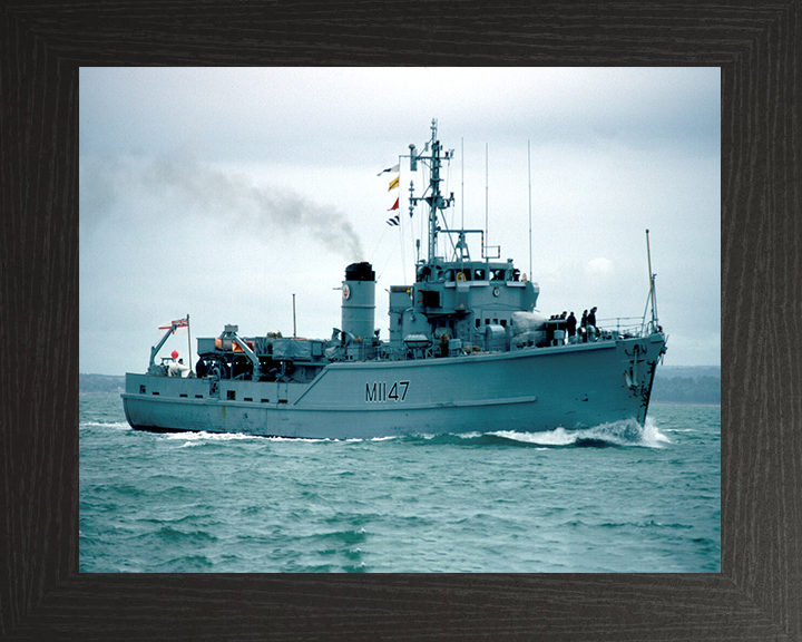 HMS Hubberston M1147 | Photo Print | Framed Print | Ton Class | Minesweeper | Royal Navy