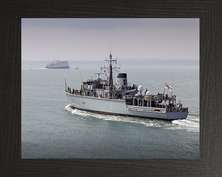 HMS Middleton M34 Royal Navy Hunt class mine countermeasures vessel Photo Print or Framed Print - Hampshire Prints