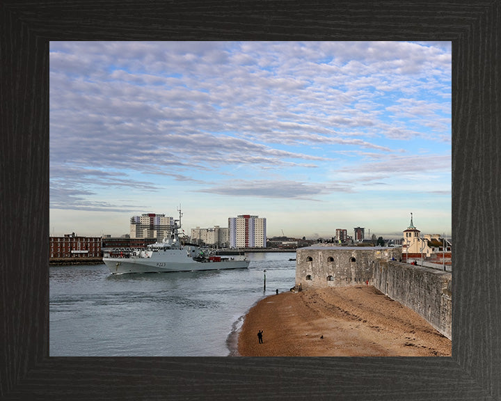 HMS Medway P223 | Photo Print | Framed Print | River Class | Patrol Vessel | Royal Navy - Hampshire Prints