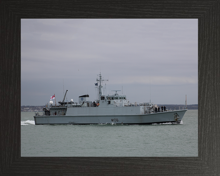 HMS Grimsby M108 Royal Navy Sandown class minehunter Photo Print or Framed Print - Hampshire Prints