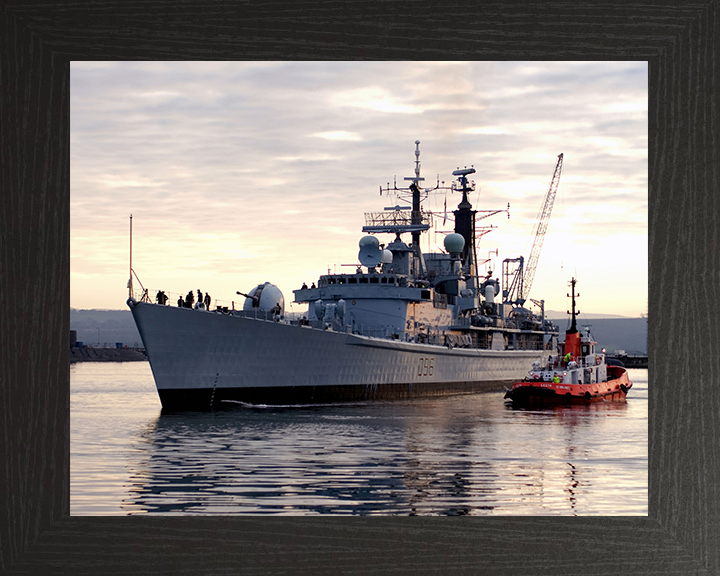 HMS Gloucester D96 Royal Navy Type 42 destroyer Photo Print or Framed Print - Hampshire Prints