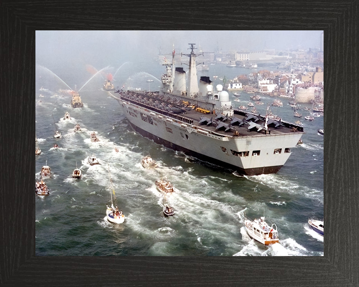 HMS Invincible R05 | Photo Print | Framed Print | Invincible Class | Aircraft Carrier | Royal Navy - Hampshire Prints