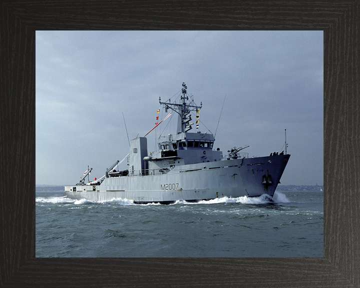 HMS Humber M2007 Royal Navy River class minesweeper Photo Print or Framed Print - Hampshire Prints