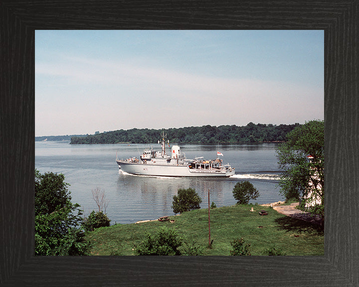 HMS Dulverton M35 Royal Navy Hunt class mine countermeasures vessel Photo Print or Framed Print - Hampshire Prints