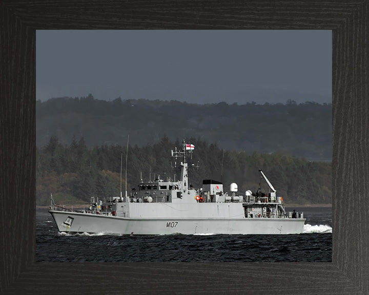 HMS Pembroke M107 Royal Navy Sandown class minehunter Photo Print or Framed Print - Hampshire Prints