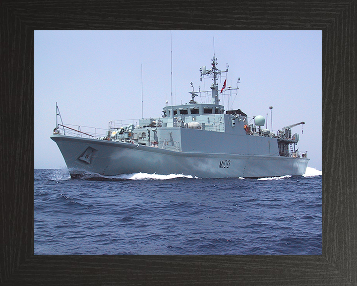 HMS Grimsby M108 Royal Navy Sandown class minehunter Photo Print or Framed Print - Hampshire Prints