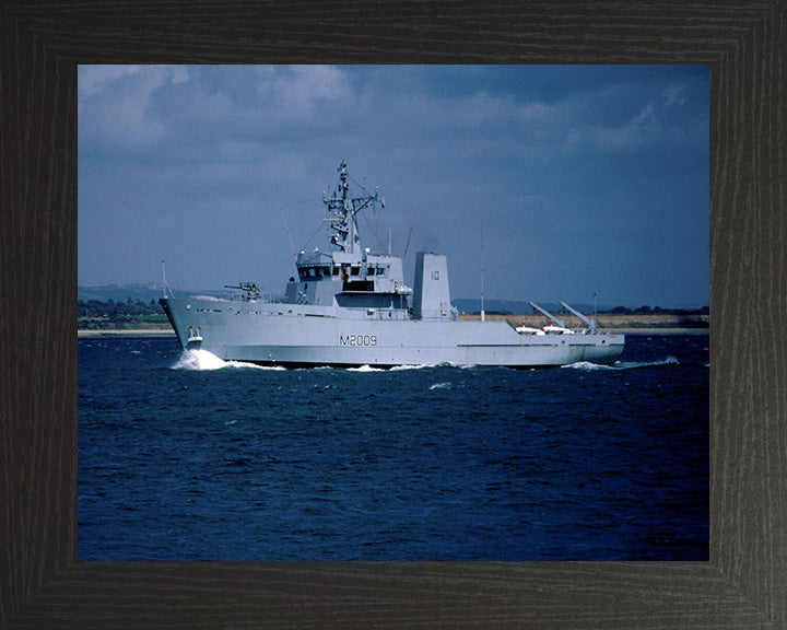 HMS Itchen M2009 Royal Navy River class minesweeper Photo Print or Framed Print - Hampshire Prints