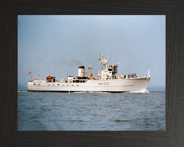 HMS Bickington M1109 | Photo Print | Framed Print | Ton Class | Minesweeper | Royal Navy