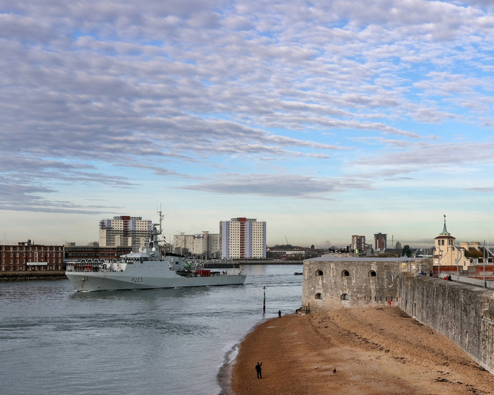 HMS Medway P223 | Photo Print | Framed Print | River Class | Patrol Vessel | Royal Navy - Hampshire Prints