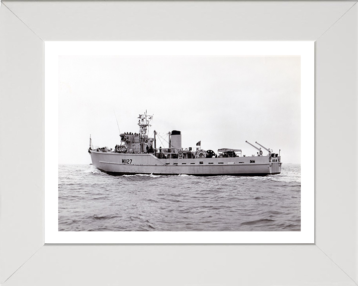 HMS Darlaston M1127 | Photo Print | Framed Print | Ton Class | Minesweeper | Royal Navy