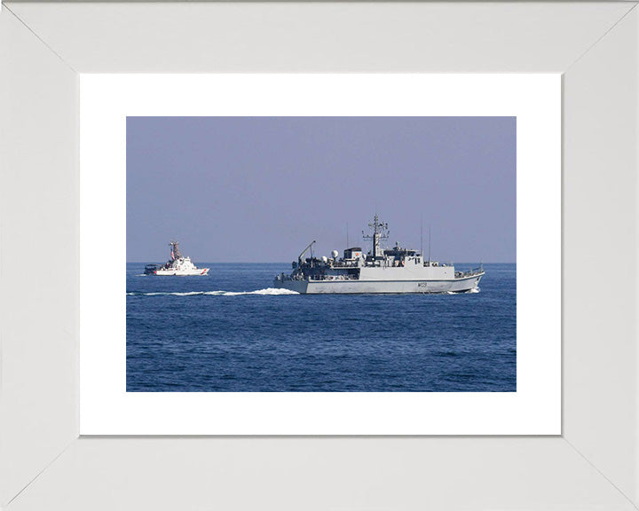 HMS Bangor M109 Royal Navy Sandown class minehunter Photo Print or Framed Print - Hampshire Prints