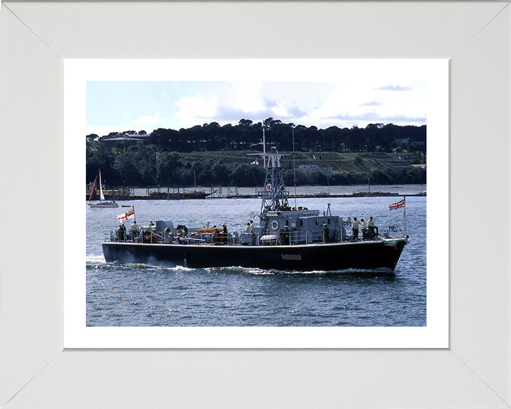 HMS Flintham M2628 | Photo Print | Framed Print | Ham Class | Minesweeper | Royal Navy