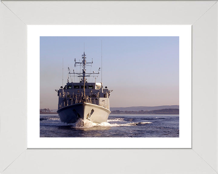 HMS Shoreham M112 Royal Navy Sandown class minehunter Photo Print or Framed Print - Hampshire Prints