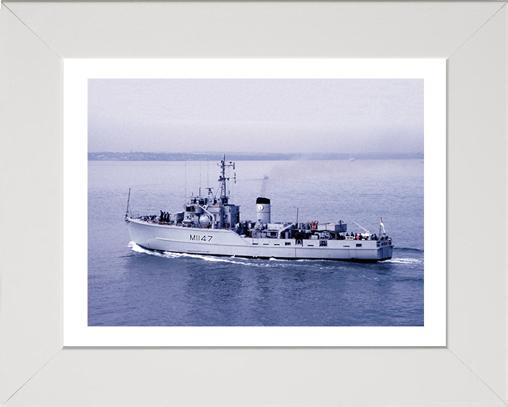 HMS Hubberston M1147 Royal Navy Ton-Class Minesweeper Photo Print or Framed Print - Hampshire Prints