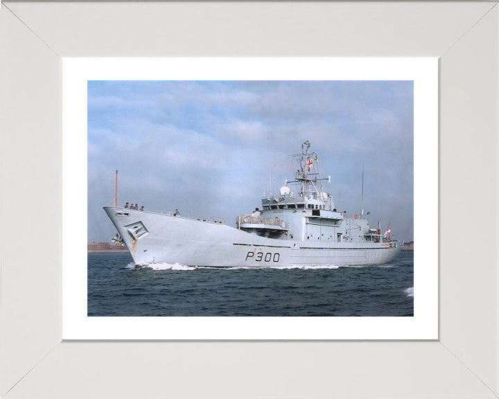 HMS Lindisfarne P300 | Photo Print | Framed Print | Island Class | Patrol Vessel | Royal Navy - Hampshire Prints