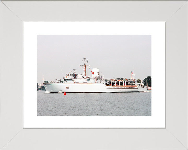 HMS Cottesmore M32 Royal Navy Hunt class minehunter Photo Print or Framed Print - Hampshire Prints