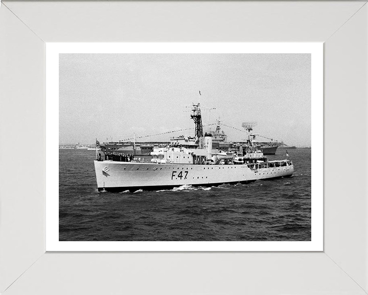 HMS Fleetwood F47 Royal Navy Grimsby class sloop Photo Print or Framed Print - Hampshire Prints