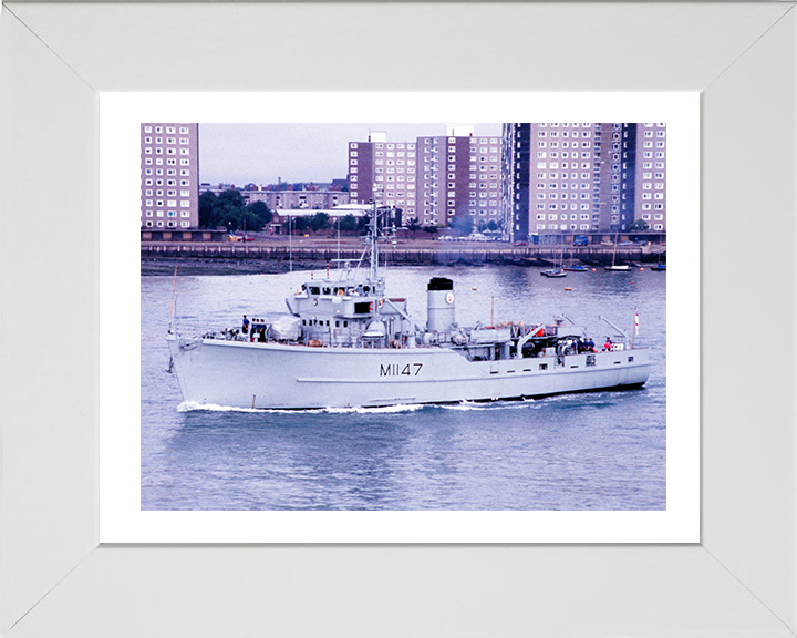 HMS Hubberston M1147 Royal Navy Ton Class Minesweeper Photo Print or Framed Print - Hampshire Prints