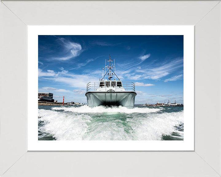 HMS Magpie H130 | Photo Print | Framed Print | Coastal Survey Vessel | Royal Navy - Hampshire Prints