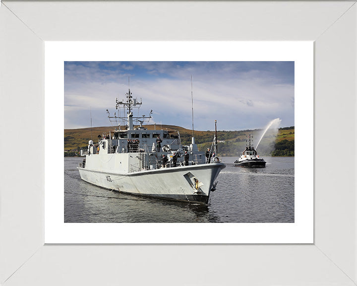 HMS Penzance M106 | Photo Print | Framed Print | Sandown Class | Minehunter | Royal Navy - Hampshire Prints