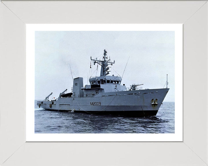 HMS Itchen M2009 Royal Navy River class minesweeper Photo Print or Framed Print - Hampshire Prints