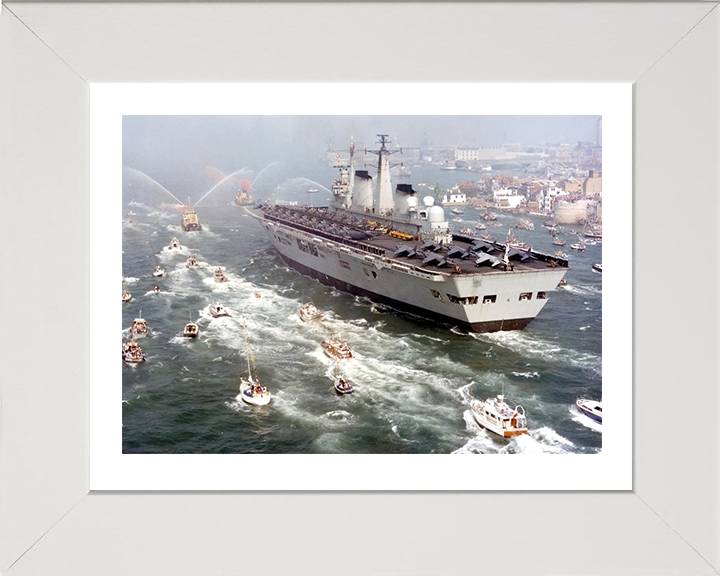 HMS Invincible R05 | Photo Print | Framed Print | Invincible Class | Aircraft Carrier | Royal Navy - Hampshire Prints