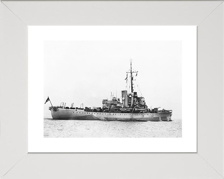 HMS Totland Y88 Royal Navy Banff class sloop Photo Print or Framed Print - Hampshire Prints