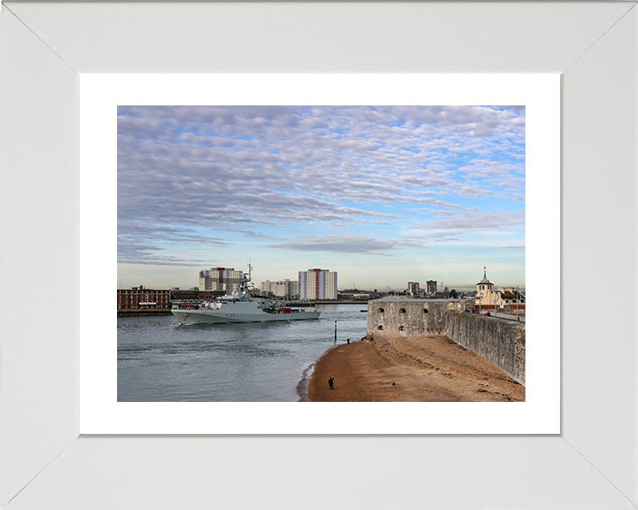 HMS Medway P223 | Photo Print | Framed Print | River Class | Patrol Vessel | Royal Navy - Hampshire Prints