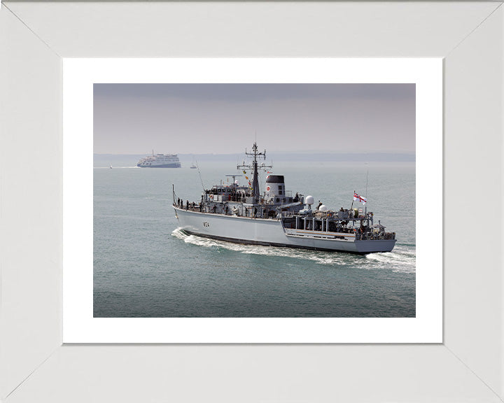 HMS Middleton M34 Royal Navy Hunt class mine countermeasures vessel Photo Print or Framed Print - Hampshire Prints