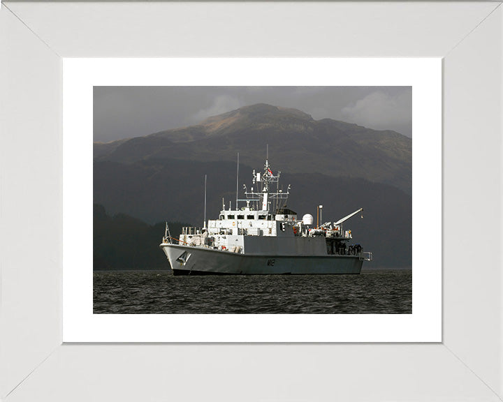 HMS Shoreham M112 | Photo Print | Framed Print | Sandown Class | Minehunter | Royal Navy - Hampshire Prints