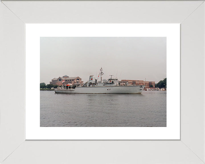 HMS Chiddingfold M37 Royal Navy Hunt class minehunter Photo Print or Framed Print - Hampshire Prints