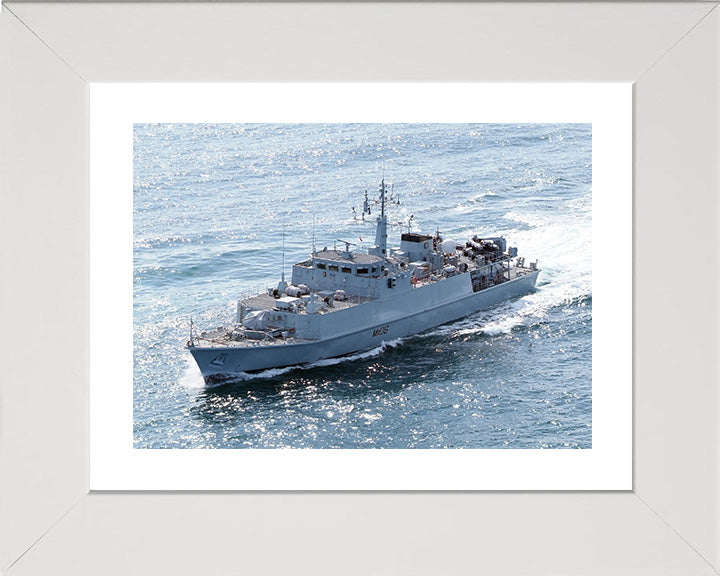 HMS Penzance M106 | Photo Print | Framed Print | Sandown Class | Minehunter | Royal Navy - Hampshire Prints