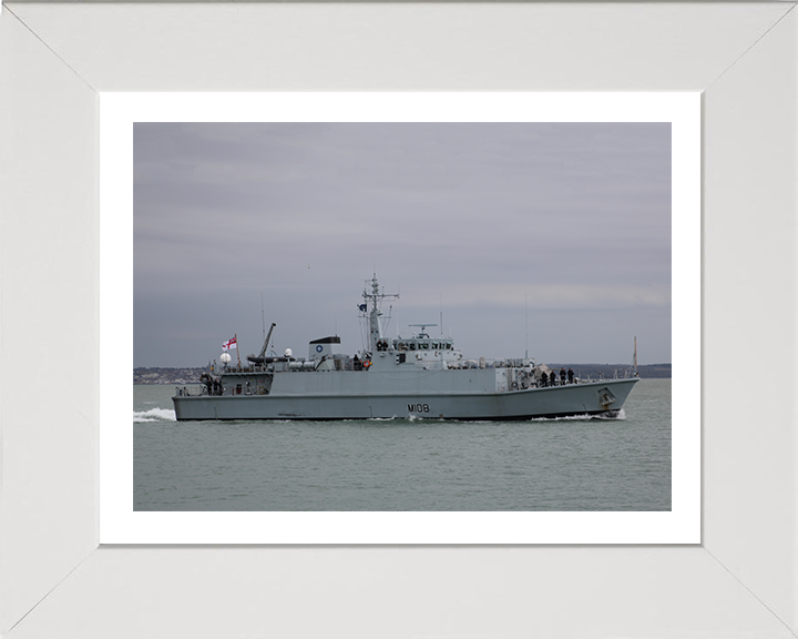 HMS Grimsby M108 Royal Navy Sandown class minehunter Photo Print or Framed Print - Hampshire Prints