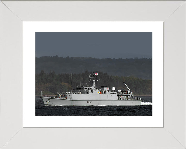 HMS Pembroke M107 Royal Navy Sandown class minehunter Photo Print or Framed Print - Hampshire Prints