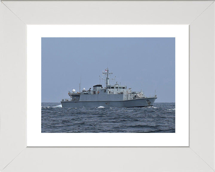 HMS Pembroke M107 Royal Navy Sandown class minehunter Photo Print or Framed Print - Hampshire Prints